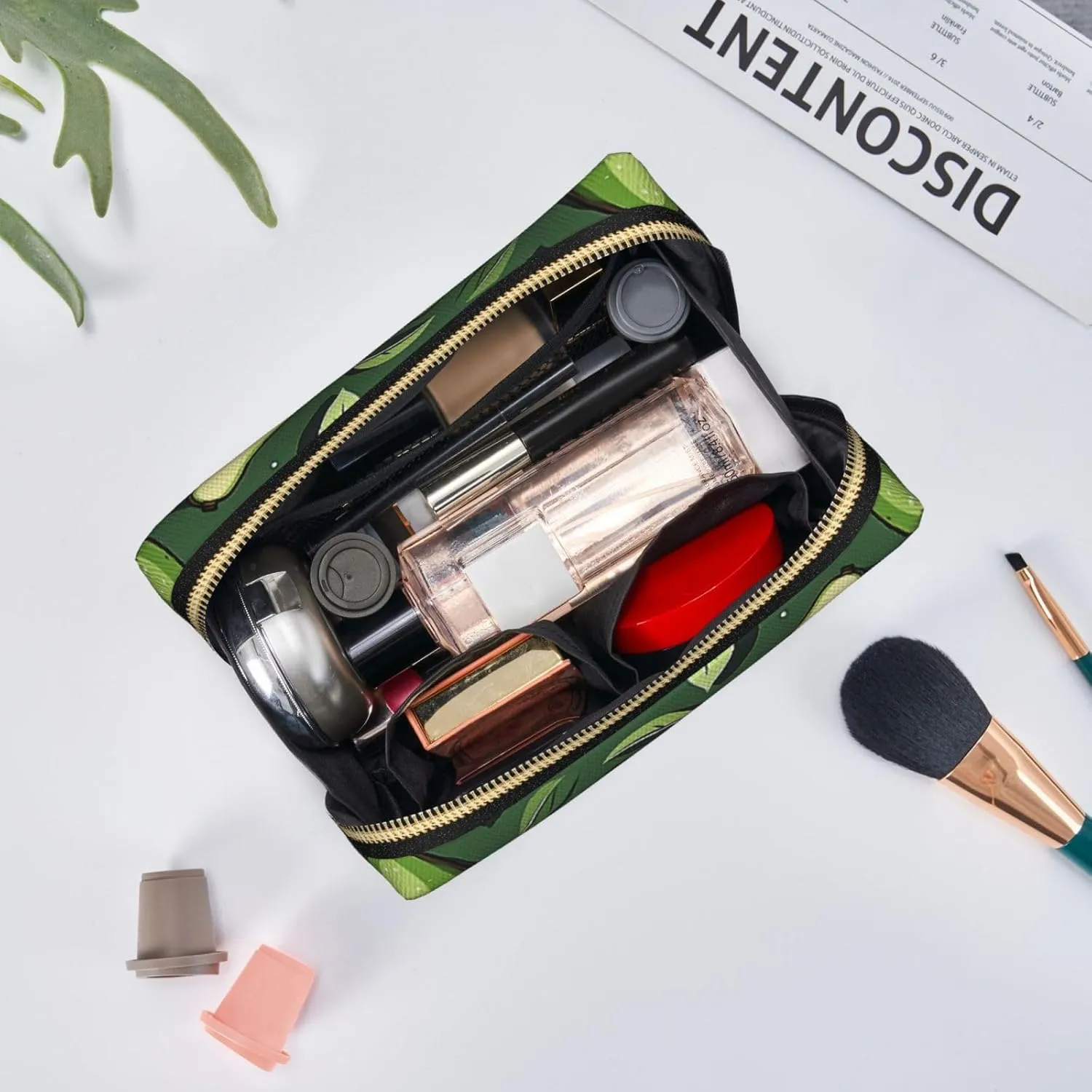 Avocados Printed Small Makeup Bag,Travel Cosmetic Bag Purse with Zipper,Water-resistant Makeup Organizer Bag for Women