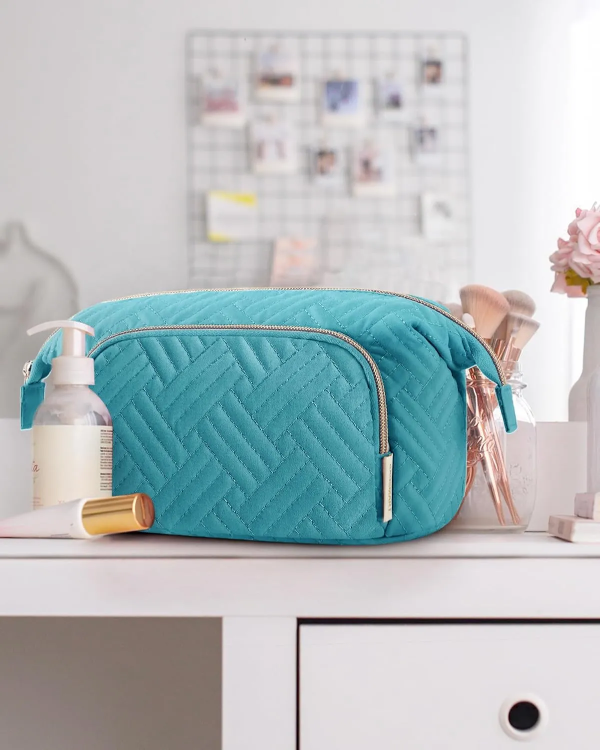 BAGSMART Travel Makeup Bag, Cosmetic Bag Make Up Organizer Case,Large Wide-open Pouch for Women Purse for Toiletries Accessories Brushes