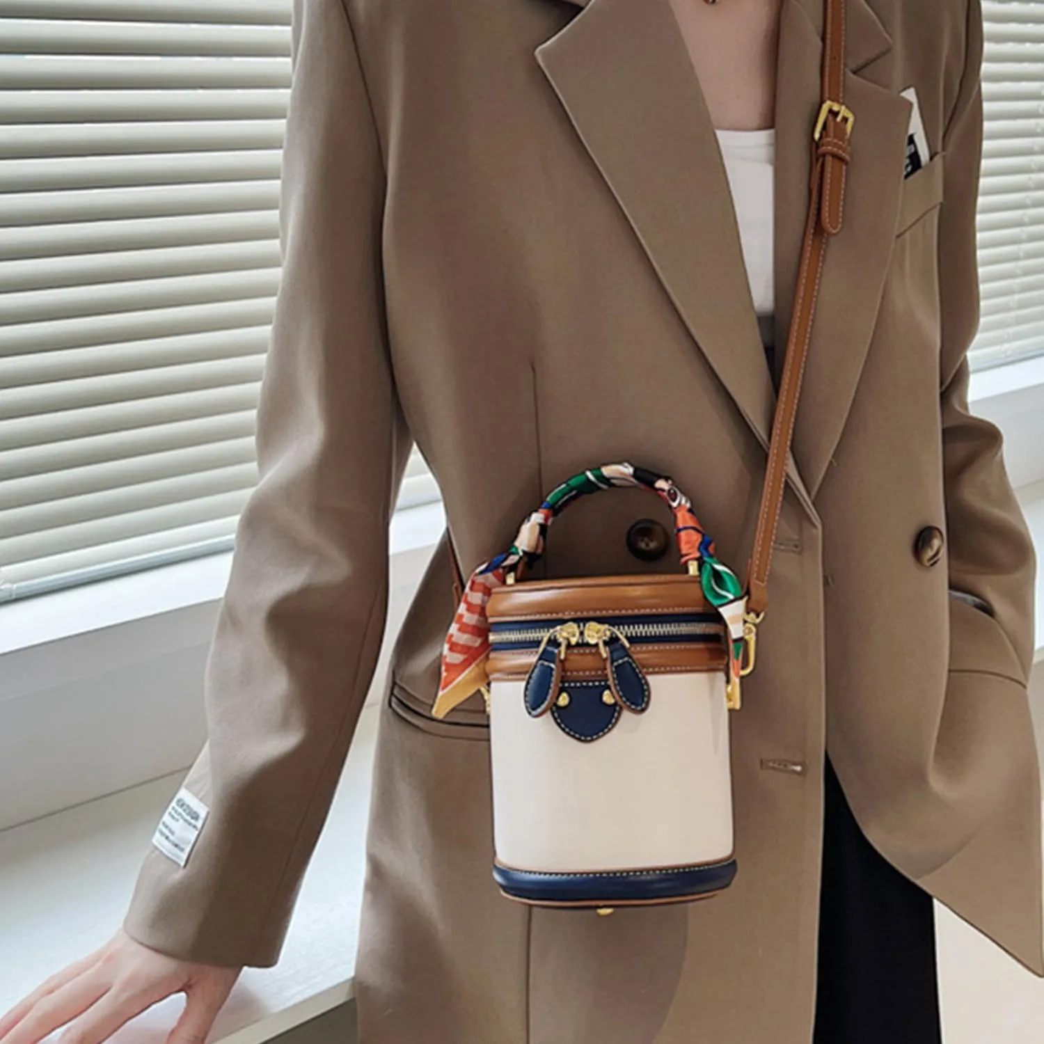 Colorblock Bucket Bag For Women, 2025 New Summer Niche Design Cylinder Bag, Leather Bucket Handbag, Fashionable Crossbody Bag