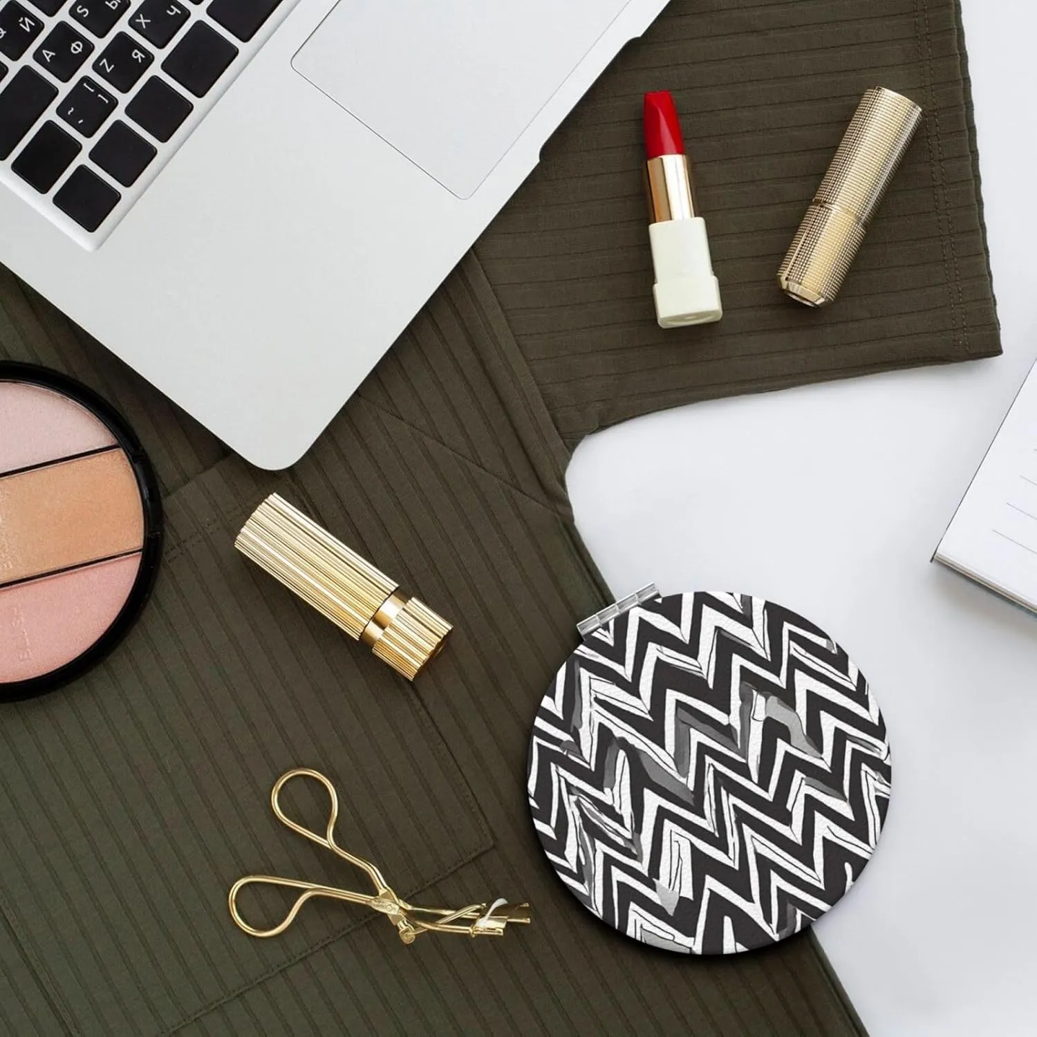 Compact Mirror Double Sided Printed Round Shape Folding Handheld Small Pocket Mirror with 2X 1X Magnification for Purse Travel Essentials Gifts for Women (Black White Tan Zigzag Print)