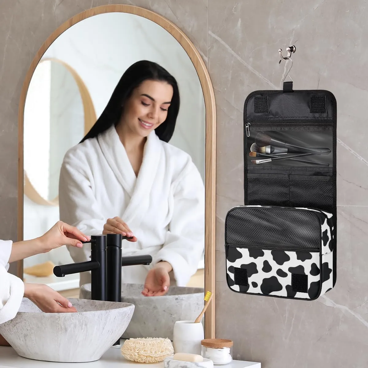 Cow Hanging Toiletry Bag Animal Cow Printed Travel Makeup Bag Portable Large Waterproof Cosmetic Bag Organizer for Make up Accessories Shampoo Body Cream Brushes Set