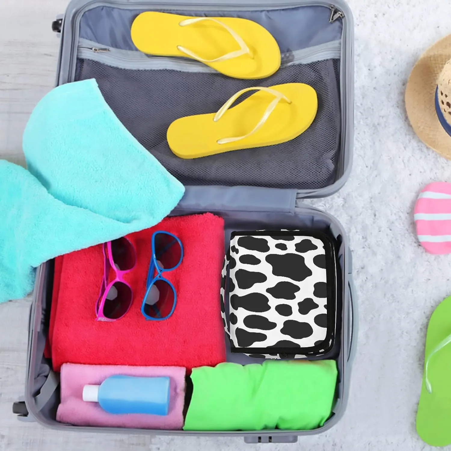 Cow Hanging Toiletry Bag Animal Cow Printed Travel Makeup Bag Portable Large Waterproof Cosmetic Bag Organizer for Make up Accessories Shampoo Body Cream Brushes Set