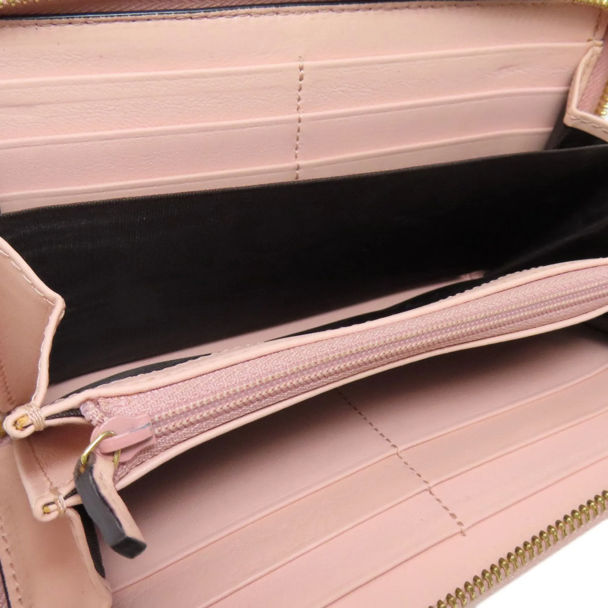 Gucci Zip Wallet Bamboo Detail
