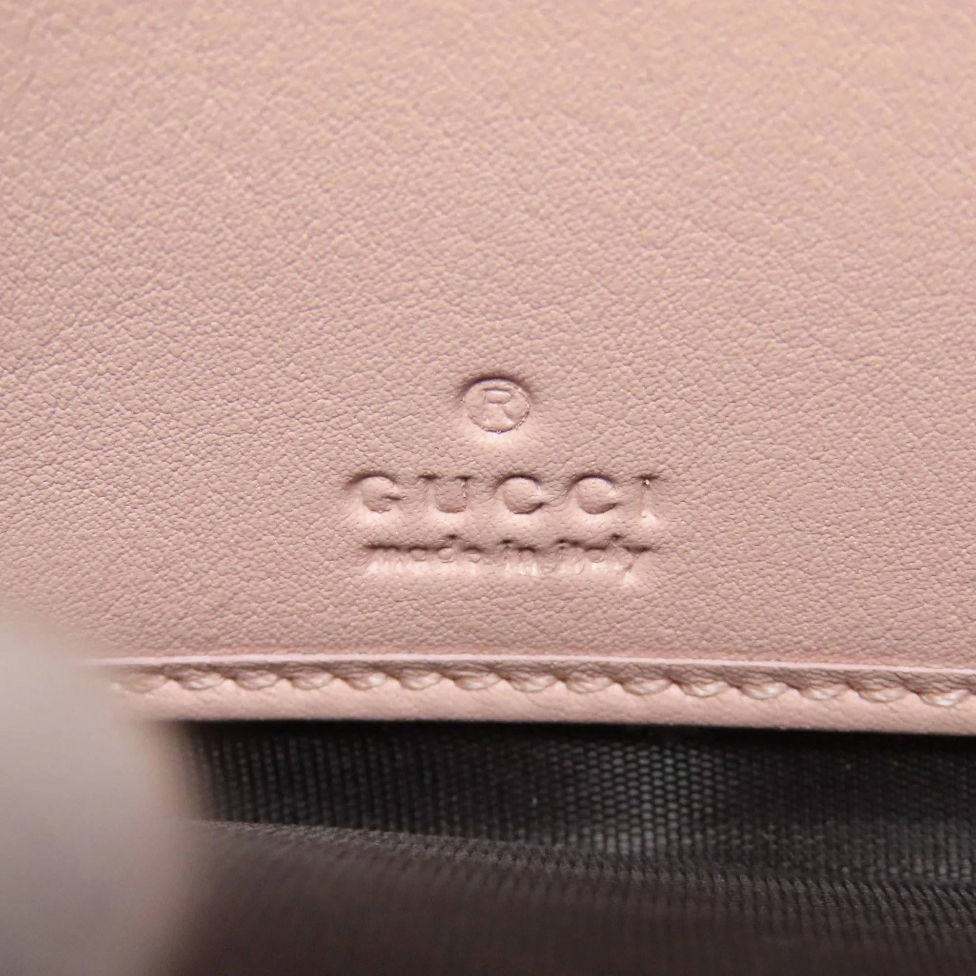 Gucci Zip Wallet Bamboo Detail