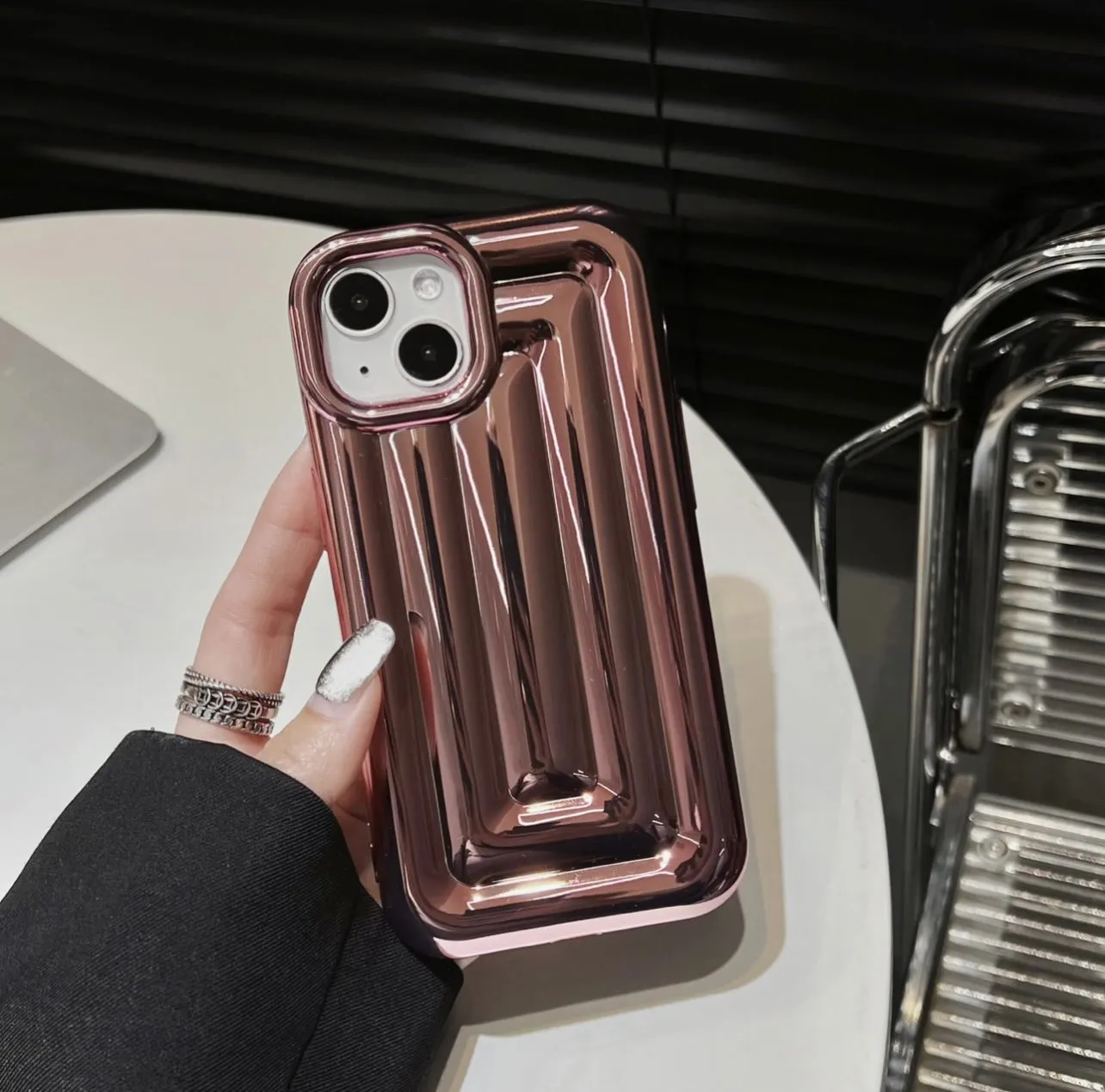 Iphone Cromatic Shade With Puffer