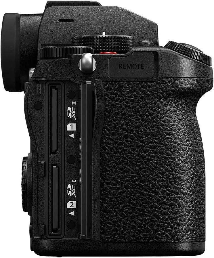 Panasonic LUMIX S5 Full Frame Mirrorless Camera, 4K 60P Video Recording with Flip Screen & WiFi, LUMIX S 20-60mm F3.5-5.6 Lens, L-Mount, 5-Axis Dual I.S., DC-S5KK (Black)