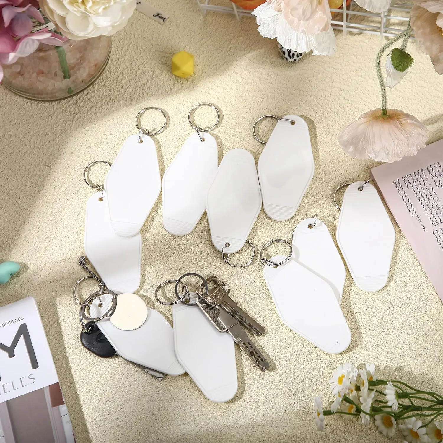 Pinkunn 50 Pcs Blank Motel Keychain Sublimation Vintage Blank Hotel Keychain Bulk for DIY Crafts Ornament