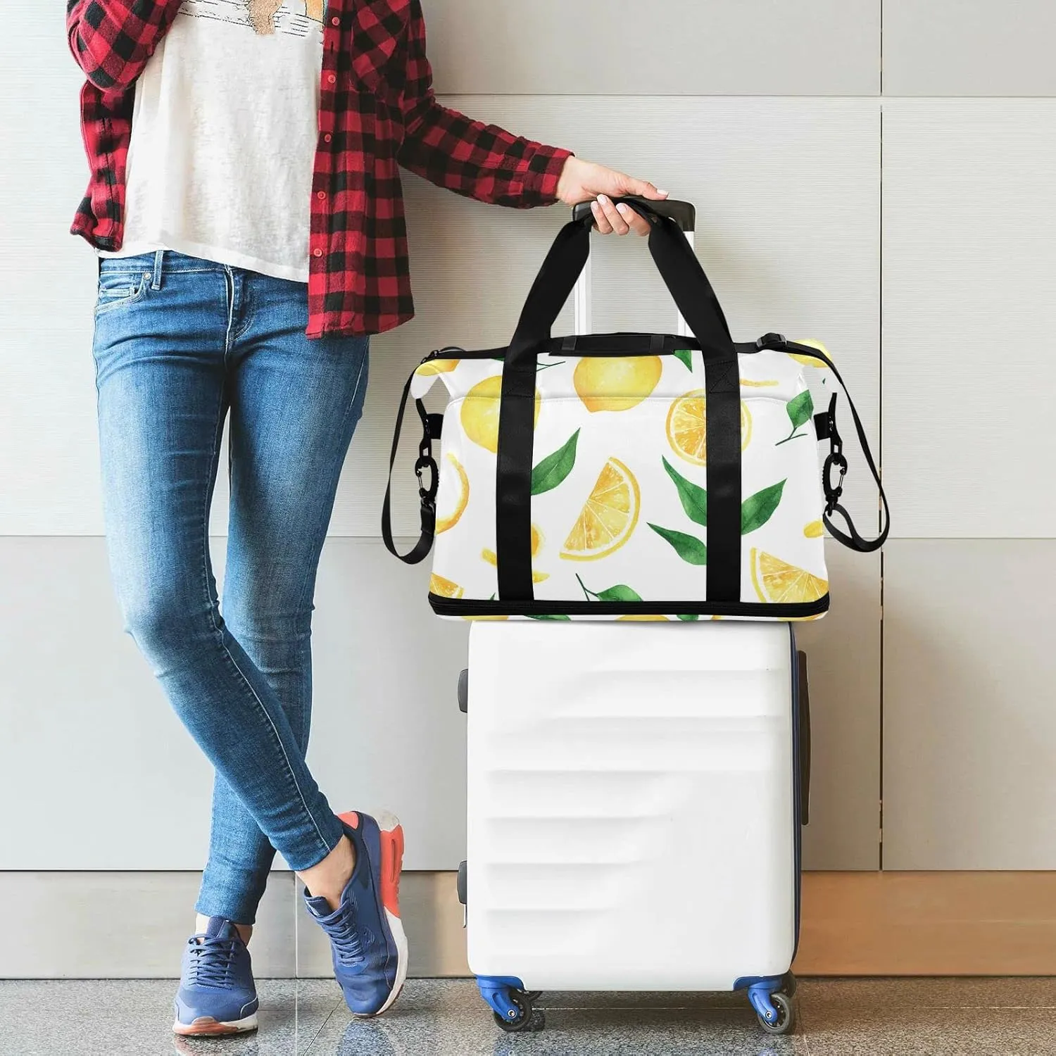 Seamless Yellow Lemons Slices Green Leaves on White Gym Duffel Bag, Polyester Travel Weekender Luggage Handbag with Waterproof Pocket for Wet Items, Unisex Foldable Tote for Sports