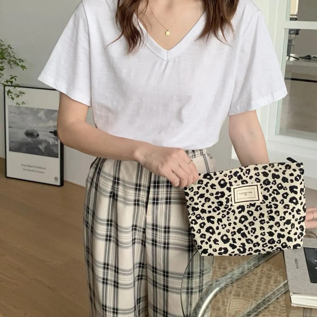 Travel Checkered Makeup Bag, Corduroy Cosmetic Bag for Purse, Small Cosmetic Zipper Pouch Cute Travel Checkered Makeup Bag Gift for Women,Girls (beige leopard)