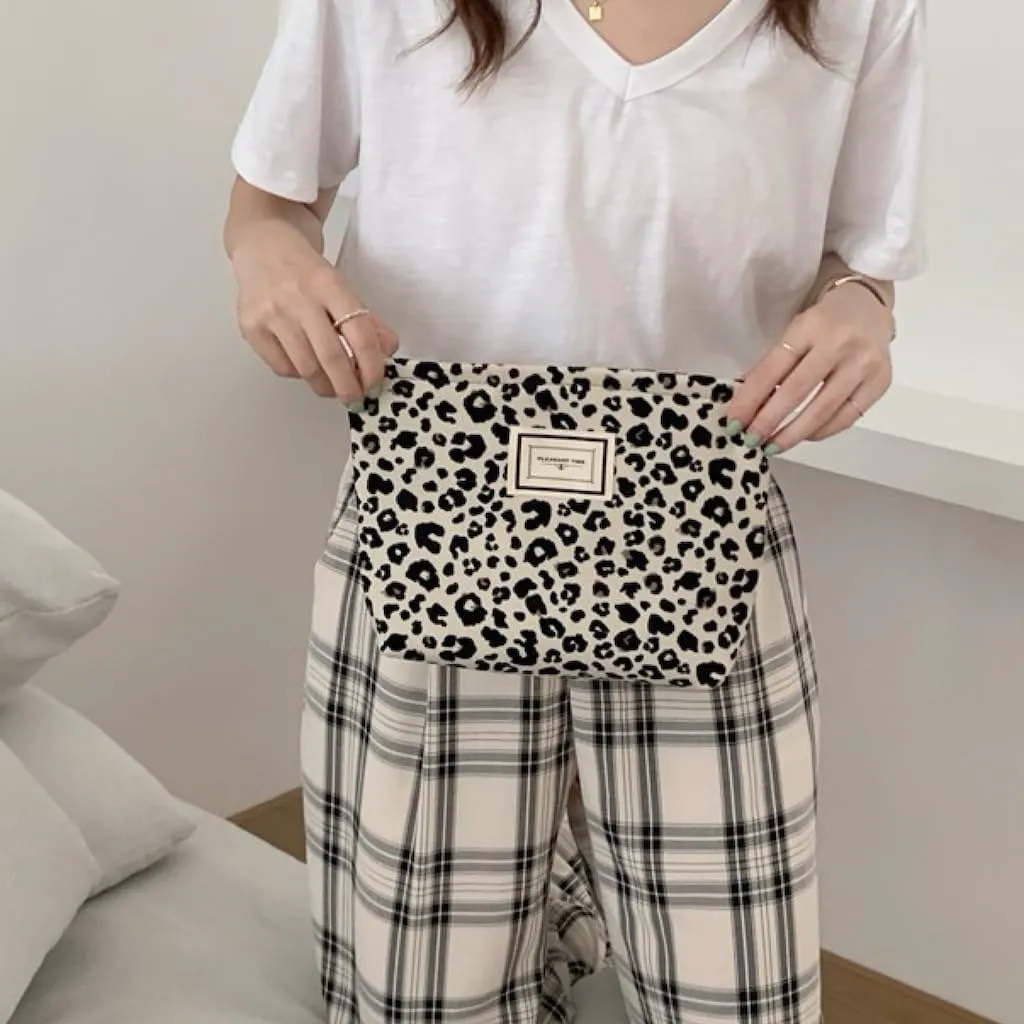 Travel Checkered Makeup Bag, Corduroy Cosmetic Bag for Purse, Small Cosmetic Zipper Pouch Cute Travel Checkered Makeup Bag Gift for Women,Girls (beige leopard)