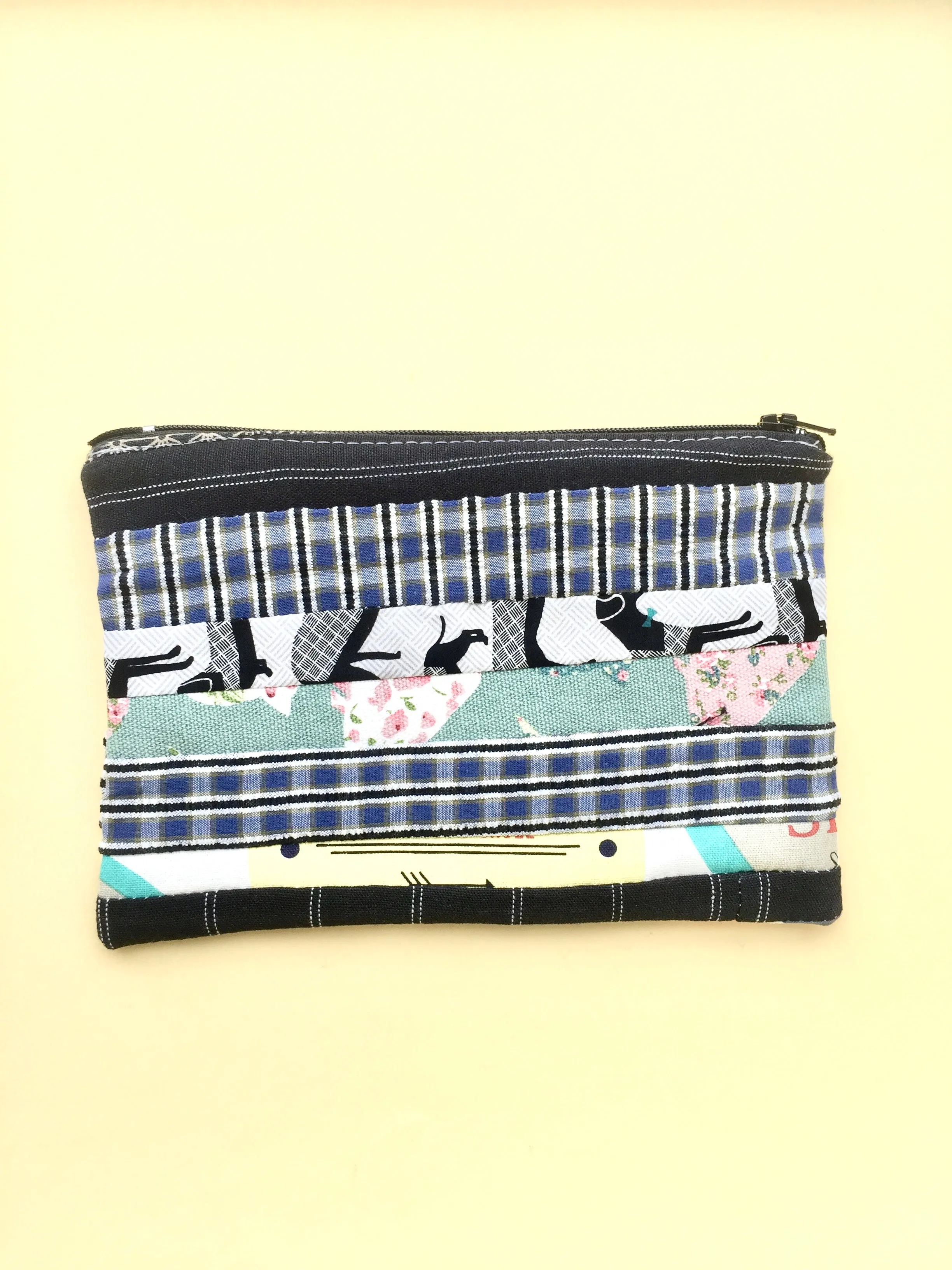 Zipper pouch / makeup bag (Button cube insert)