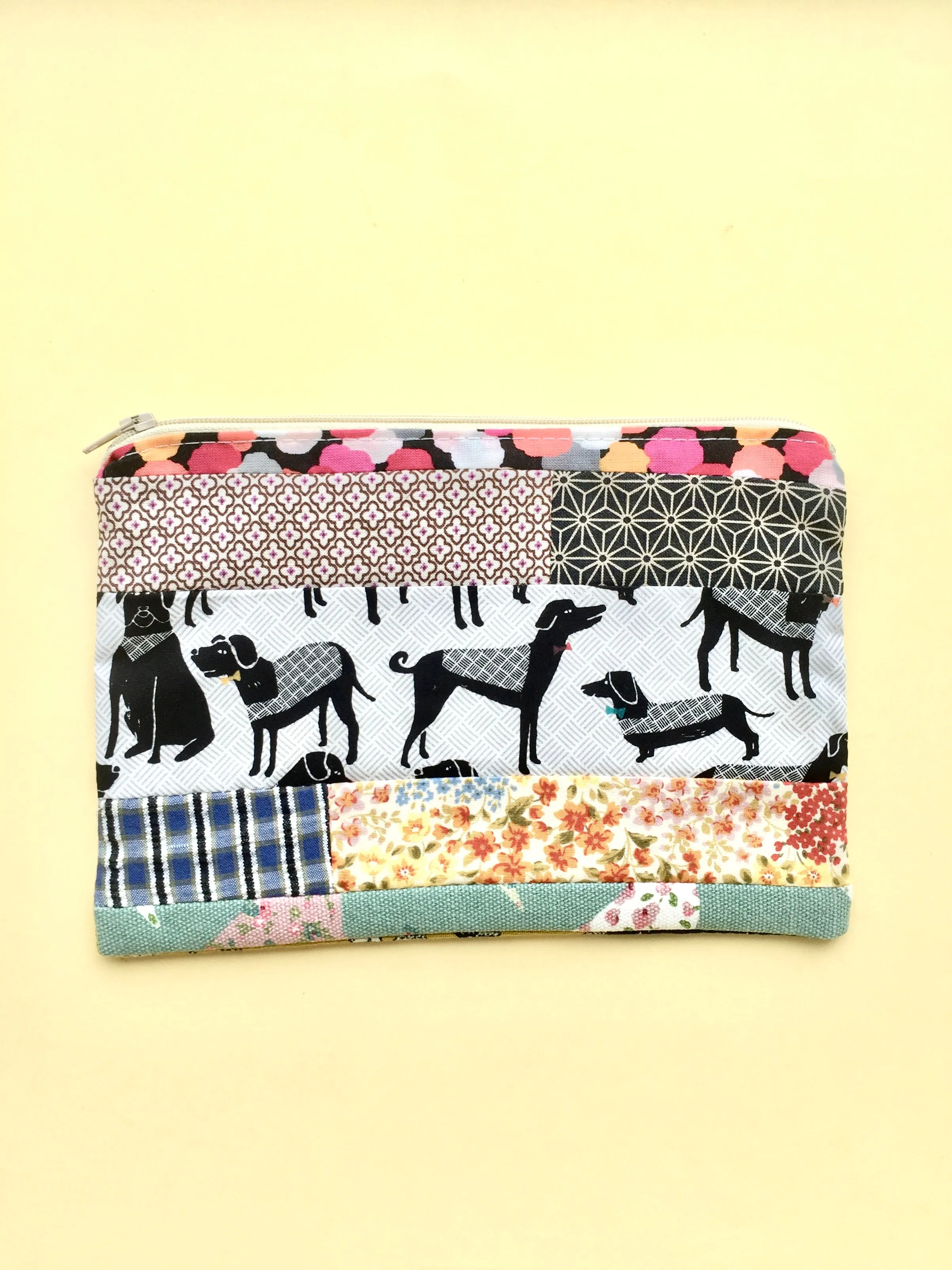 Zipper pouch / makeup bag (Button cube insert)