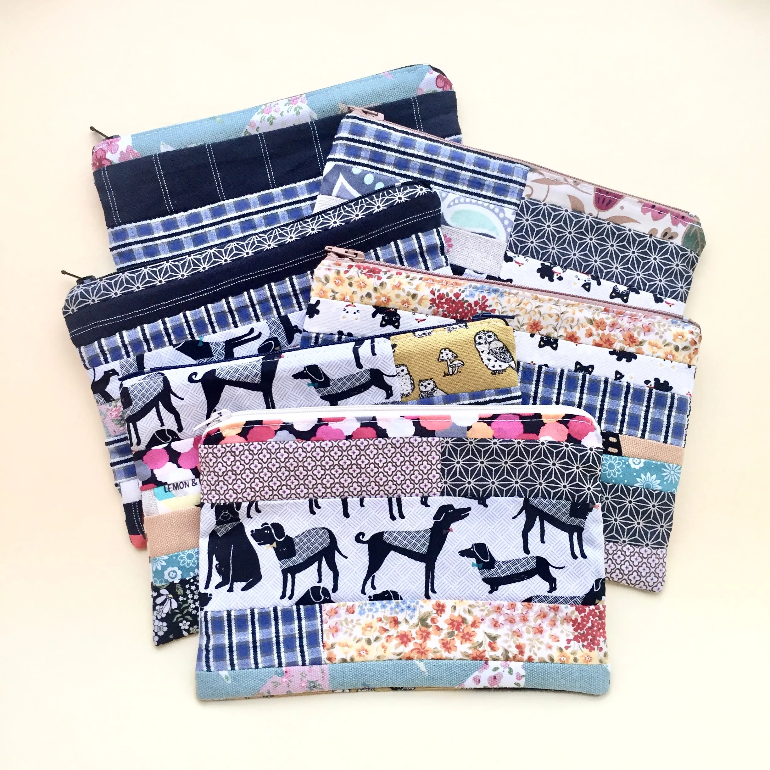 Zipper pouch / makeup bag (Button cube insert)