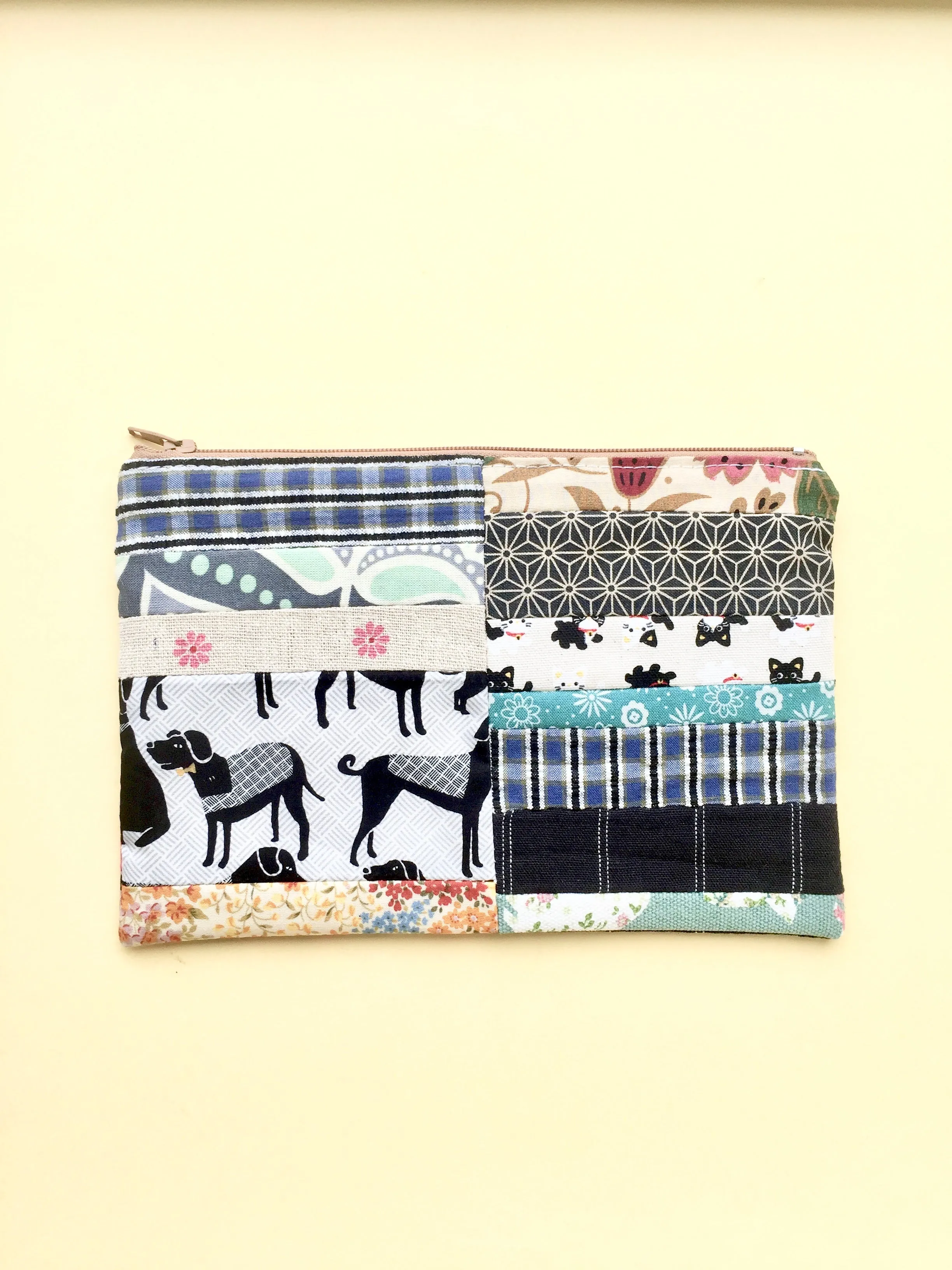 Zipper pouch / makeup bag (Button cube insert)