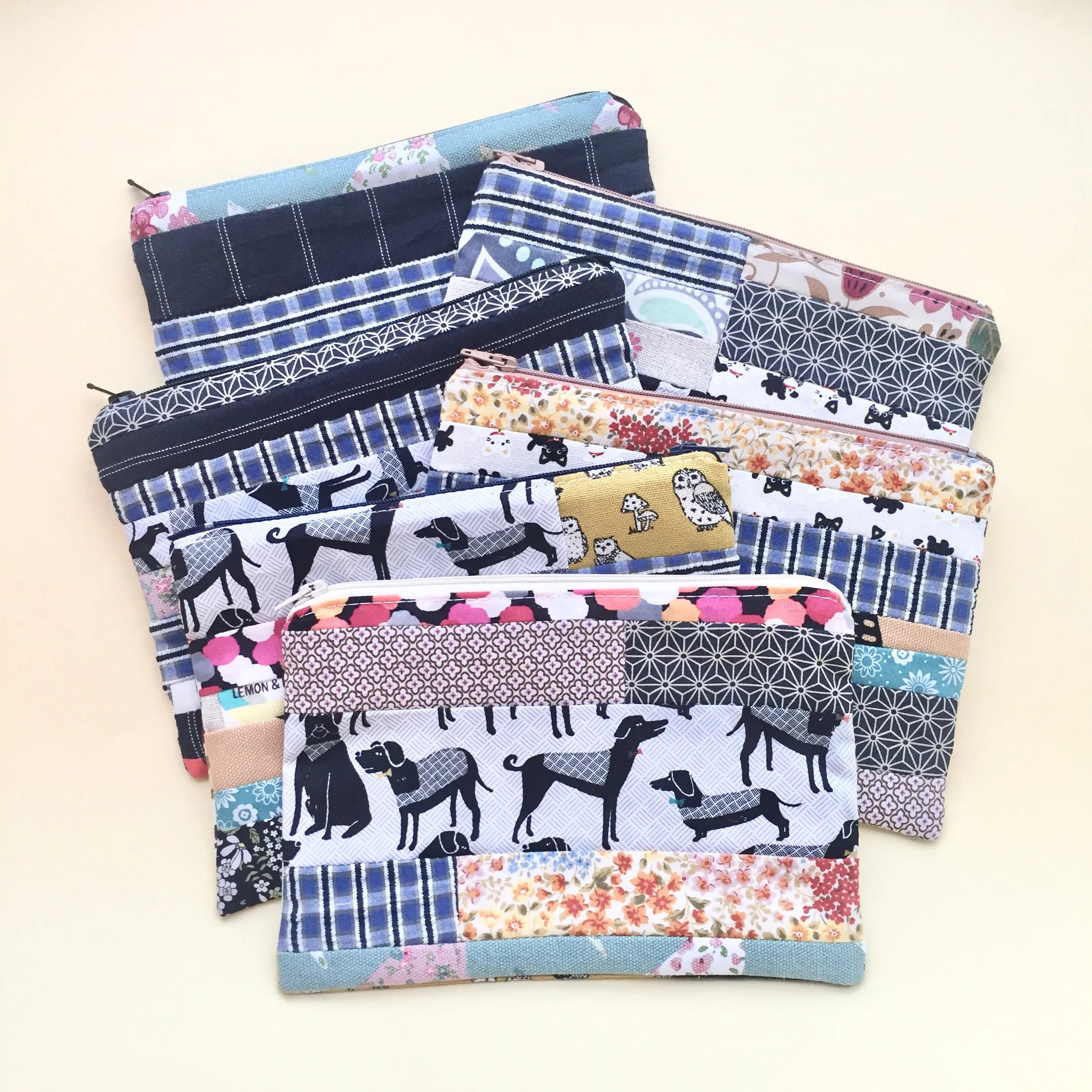 Zipper pouch / makeup bag (Button cube insert)